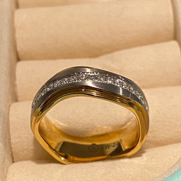 Elegant Gold and Silver Women's Ring - Picture 8 of 10